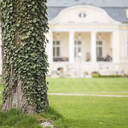 Amade Chateau Hotel Vrakun Exterior photo