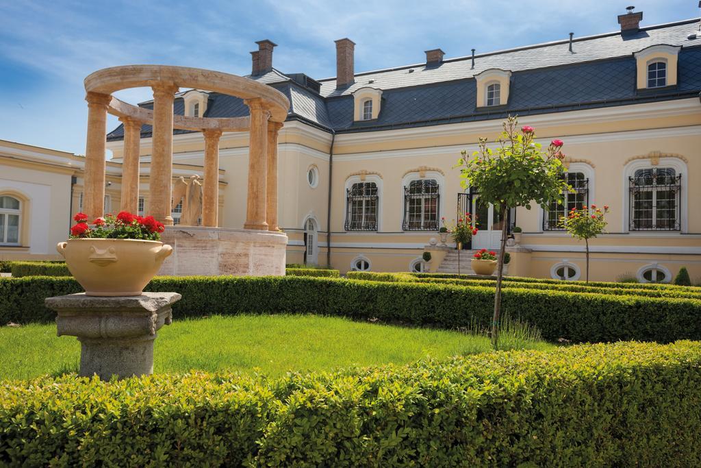 Amade Chateau Vrakun Exterior photo